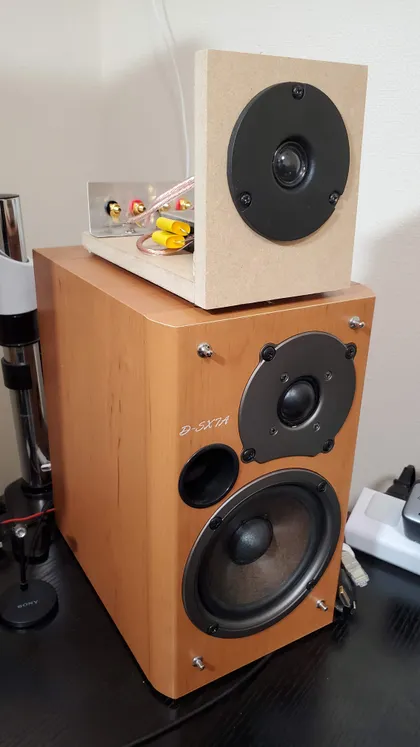 スーパーツイーターを上に載せたONKYO D-SX7A